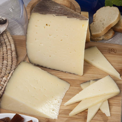 Manchego Semi Cured Sheep Cheese P.D.O | Queso  Manchego D.O.P. Semi Curado de Oveja