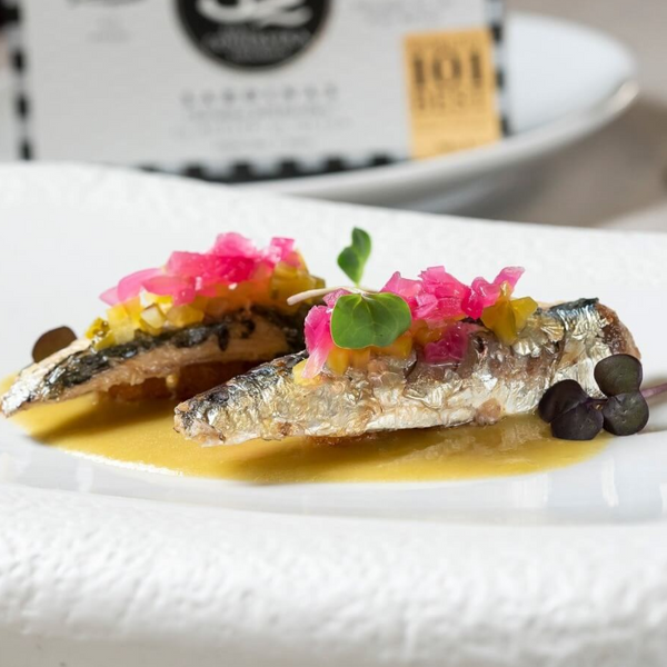 Very Small Sardines in Olive Oil 12/16 pcs RCE Seleccion 1920 112g Tin | Sardinillas en Aceite de Oliva 12/16 Pc RCE Seleccion 1920 115g - La despensa
