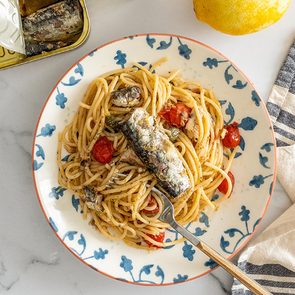Small Sardines in Olive Oil 12/15 pcs La Brujula 115g Tin | Sardinillas en Aceite de Oliva 12/15 Pc La Brujula 115g - La despensa