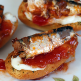 Small Sardines Spicy in Olive Oil 12-16 pcs La Brujula 115g Tin | Sardinillas picantes in Olive Oil 12-16 pcs La Brujula 115g