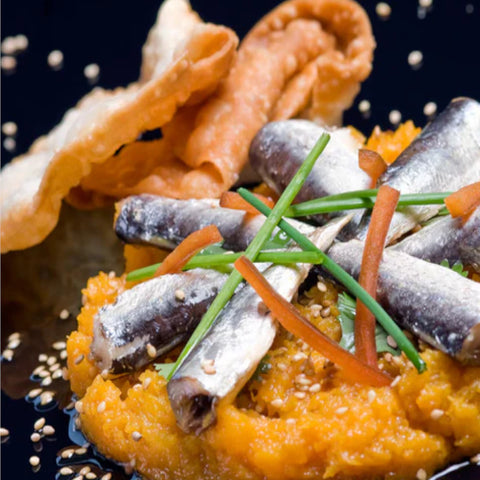Very Small Sardines in Olive Oil 30/35 pcs La Brujula 130g Tin | Sardinillas en Aceite de Oliva 30/35 Pc La Brujula 115g